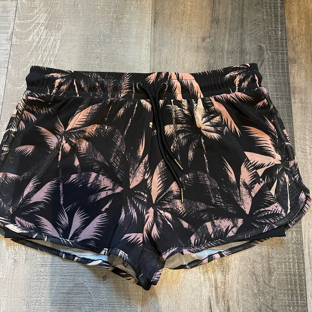 Forever 21 Beach Shorts Size Large